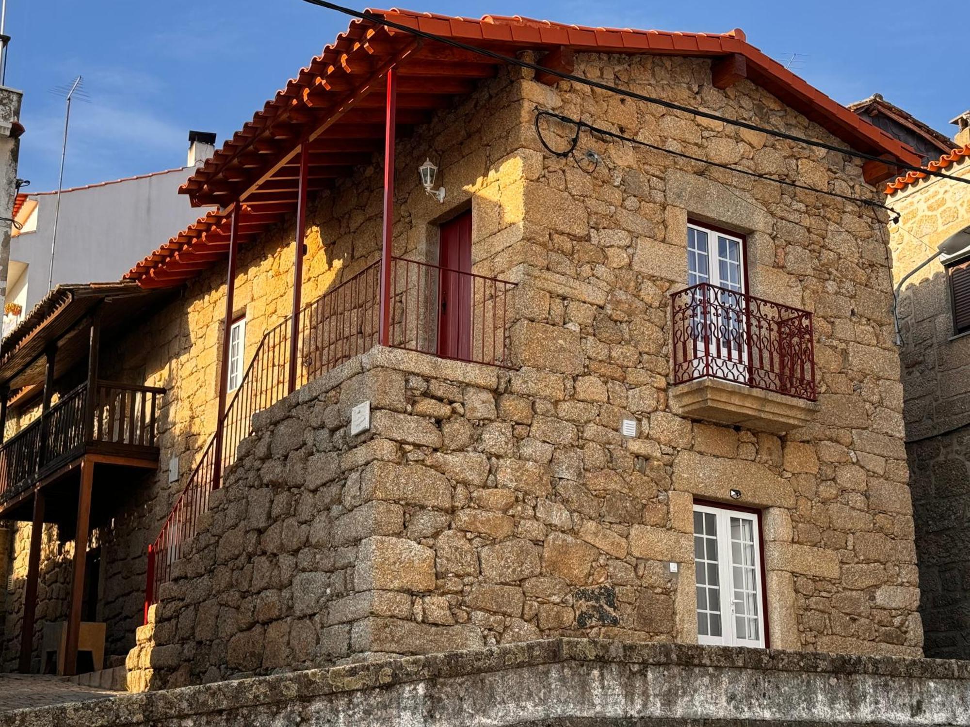 Casa Da Vila - Apartamento Duplex Alpedrinha Eksteriør bilde